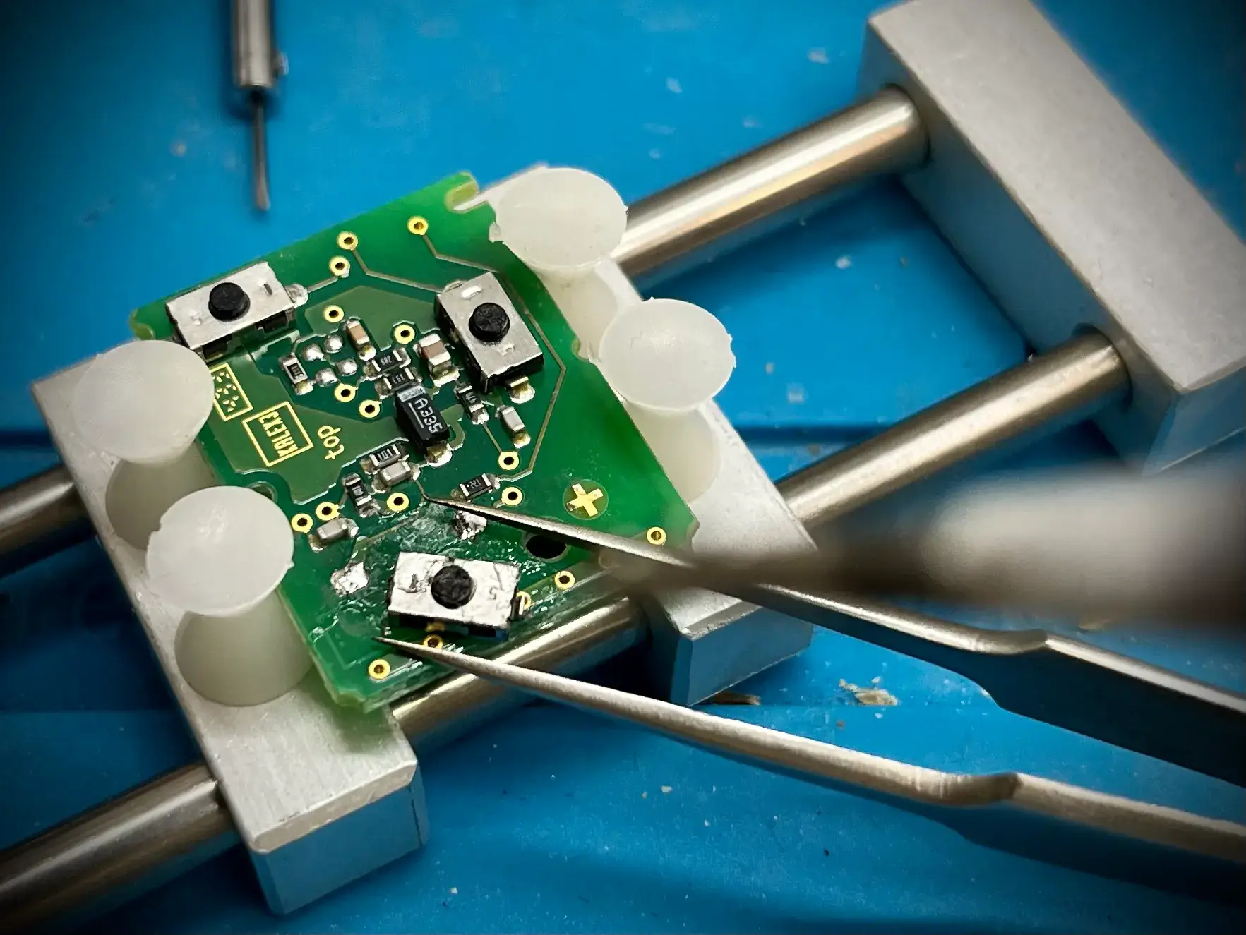 Byte av knappar och flytt av kretskort/transponder