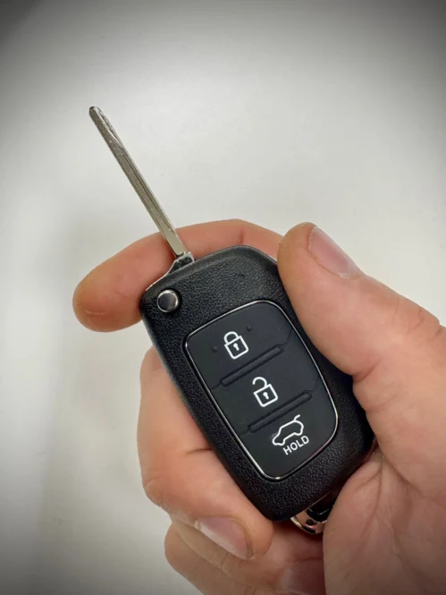 Kopiera och programmera bilnyckel i Hallstahammar och Västerås – Hallsta Skrädderi & Nyckelservice